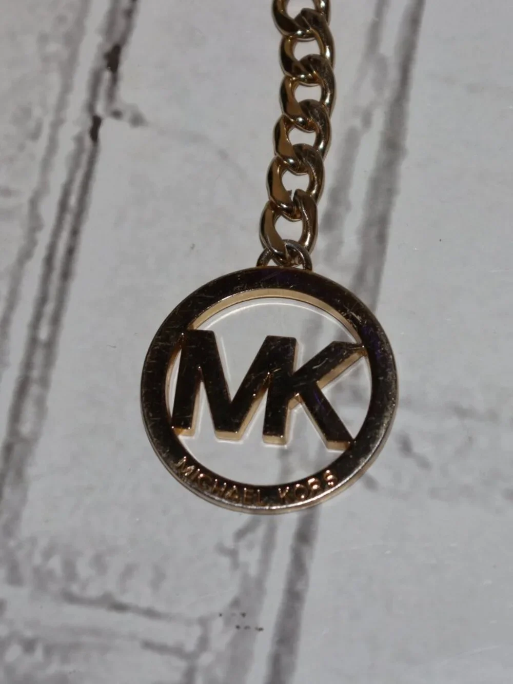 ✨ Michael Kors Gold‑Tone Keychain · 6